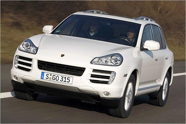 Auf der Autobahn rennt der 240-PS-Cayenne maximal 214 km/h