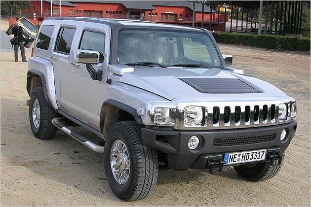 Der grobe Grill ist ein weiteres Merkmal der Hummer-Modelle