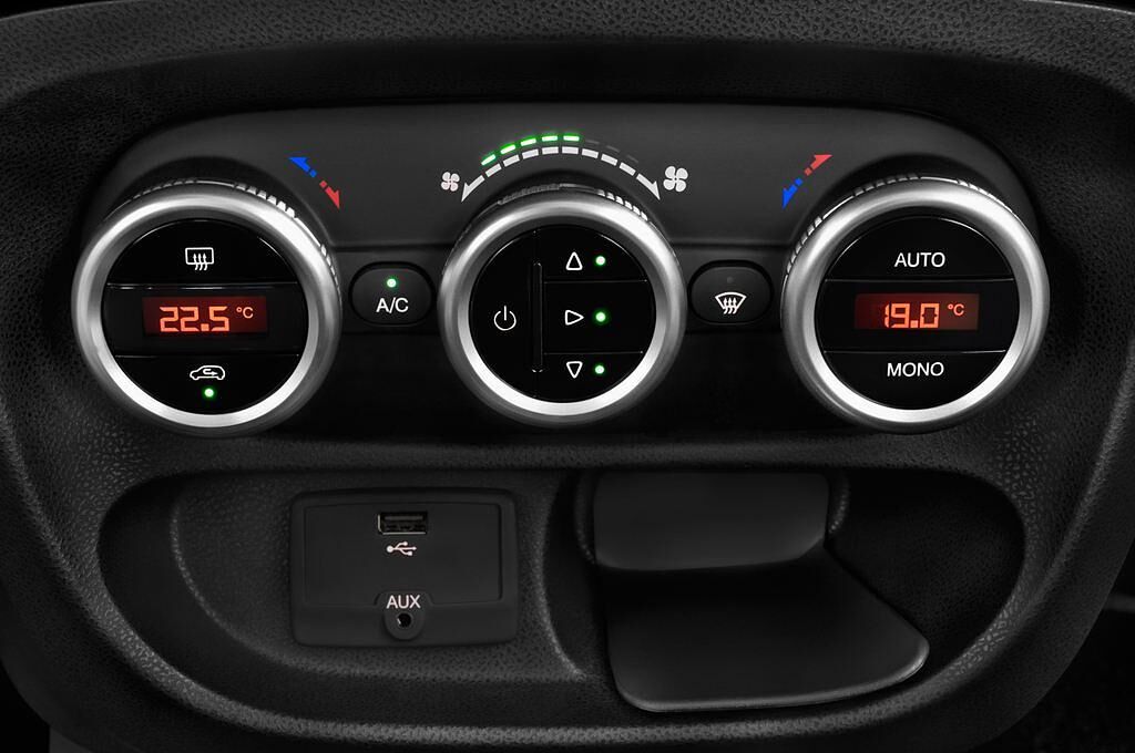 FIAT 500L (Baujahr 2015) Trekking 5 Türen Temperatur und Klimaanlage