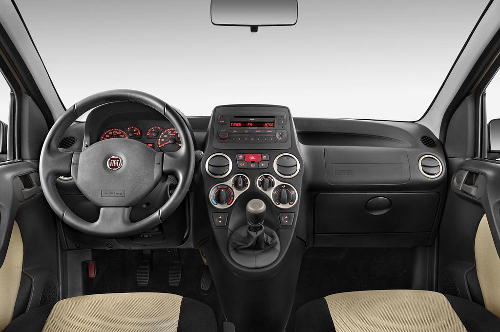 FIAT Panda (Baujahr 2010) Cross 5 Türen Cockpit und Innenraum