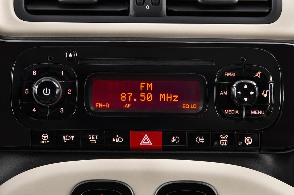 FIAT Panda (Baujahr 2012) Lounge 5 Türen Radio und Infotainmentsystem