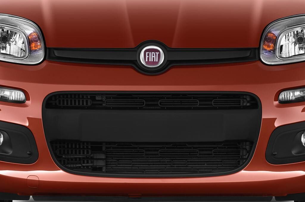 FIAT Panda (Baujahr 2012) Lounge 5 Türen Kühlergrill und Scheinwerfer