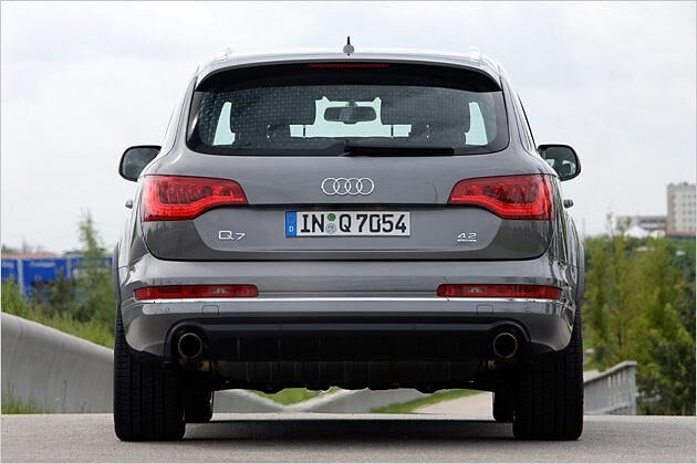 Die V6- und V8-Motoren (im Bild der 4.2 FSI) haben nun eine Bremsenergierückgewinnung