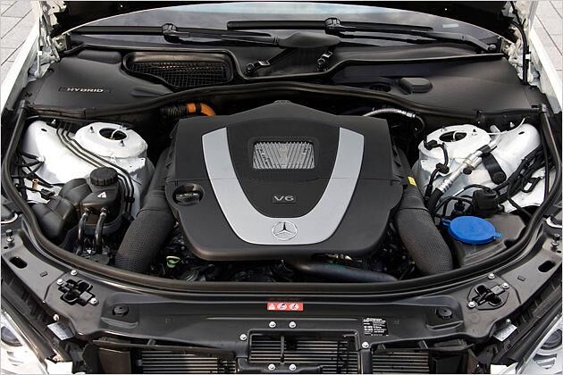 Der V6 liefert im S 400 Hybrid 279 PS