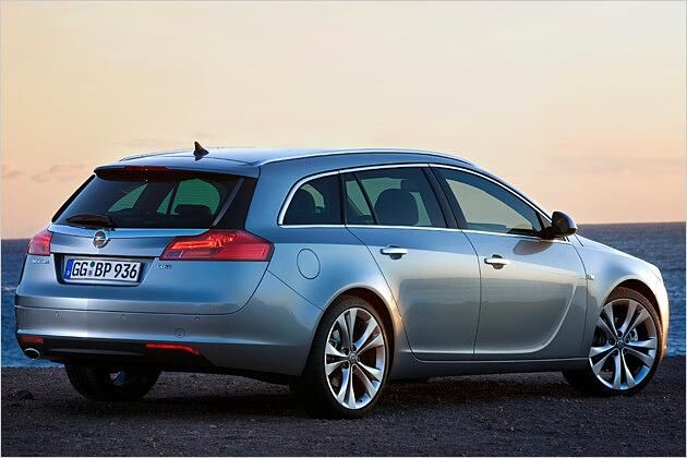 Der sparsame Lademeister ist rund acht Zentimeter länger als die Limousine