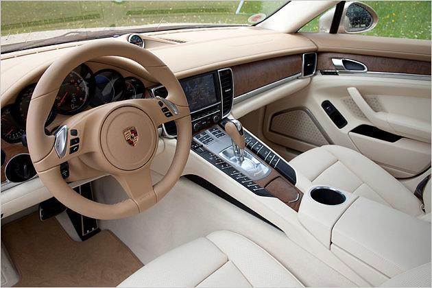 Nicht schwülstig oder feudal: Der luxuriöse Panamera-Innenraum ist einfach modern