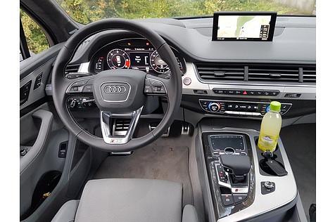 Das Cockpit des Audi S Q7 - seine animierten Anzeigen kosten allerdings extra