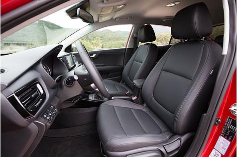 Kia Rio 1.0 T-GDI - genügend Platz vorn