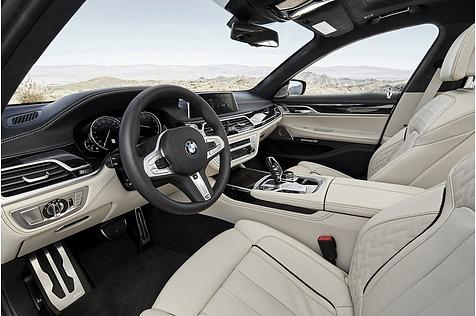 Der Innenraum des BMW M 760 Li xDrive