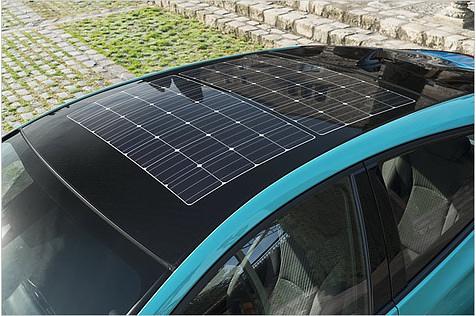 Das optionale Solardach liefert bei schönem Wetter Energie für etwa fünf zusätzliche Kilometer