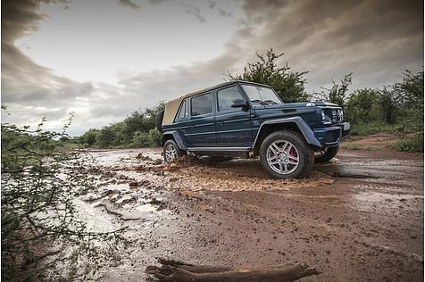 Mercedes Maybach G 650 Landaulet - ab durch den Schlamm