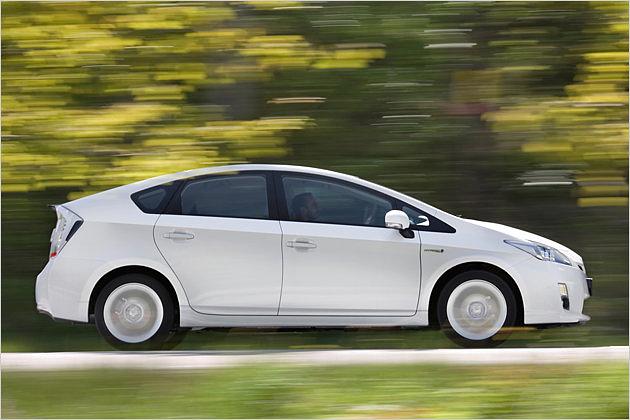 Mit 4,46 Meter Länge ist das Auto rund 25 Zentimeter länger als ein VW Golf, tritt aber noch in der Kompaktklasse an