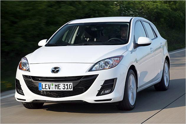 Der Mazda 3 ist künftig auch mit einer Start-Stopp-Automatik im Angebot