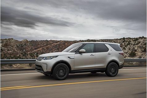 Der neue Land Rover Discovery der fünften Generation ist 4,97 Meter lang,...