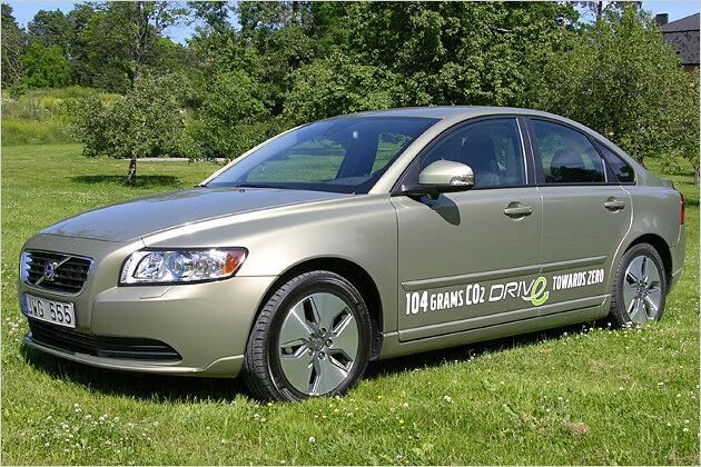 Der Volvo S40 ist jetzt erstmals auch mit einer Start-Stopp-Automatik erhältlich