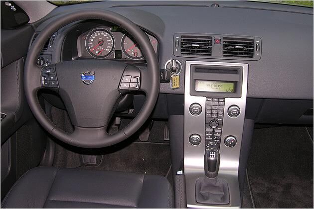 Übersichtlich und gut bedienbar fällt das Cockpit aus