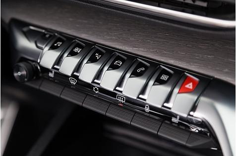 Peugeot 5008 2.0 HDI - Direktwahltasten ergänzen den Touch Screen