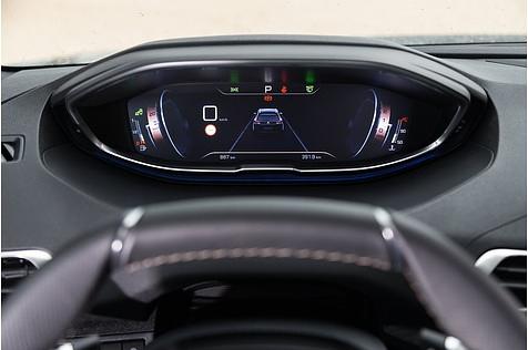 Peugeot 5008 2.0 HDI - die i-Cockpit-Instrumente sind Geschmacksache