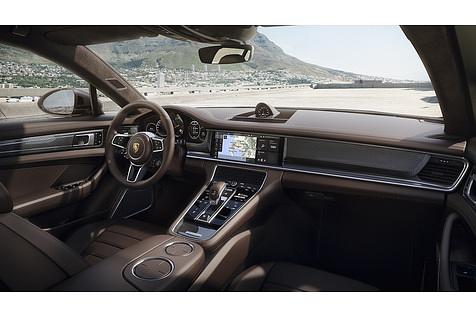 Porsche Panamera Sport Turismo - das Cockpit unverändert