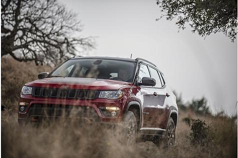 Das Design des Jeep Compass orientiert sich an dem Des Grand Cherokee