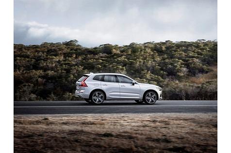 Den Einstieg macht der D4 AWD für 48.050 Euro.