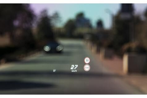 Das Head-Up-Display liefert wichtige Informationen