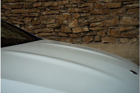 Die markante Motorhaube gehört zum E-Klasse Coupé