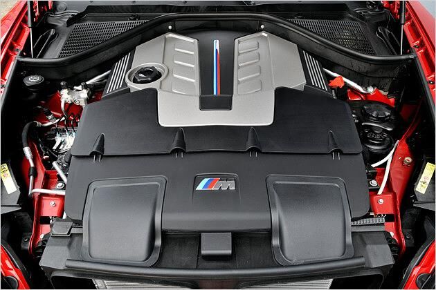 Unter der Motorabdeckung versteckt sich modernste Hochleistungstechnik