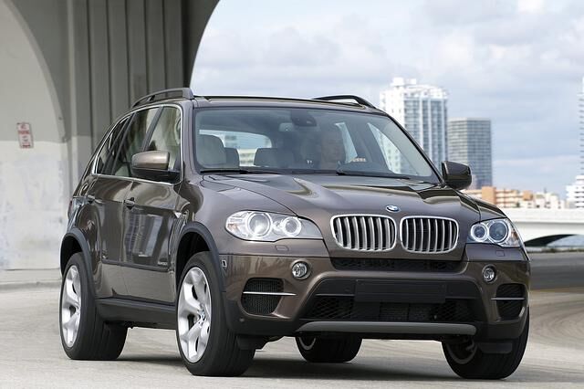 BMW X5: Mehr Leistung, acht Gänge und leichte Modifikationen. Foto: BMW.