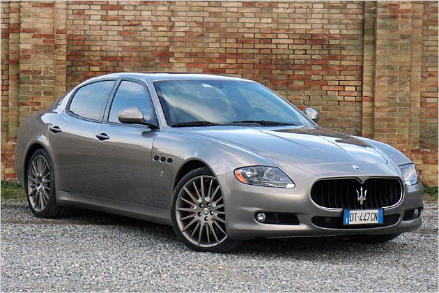Der dunkel gehaltene Frontgrill verleiht dem GT S etwas Geheimnisvolles