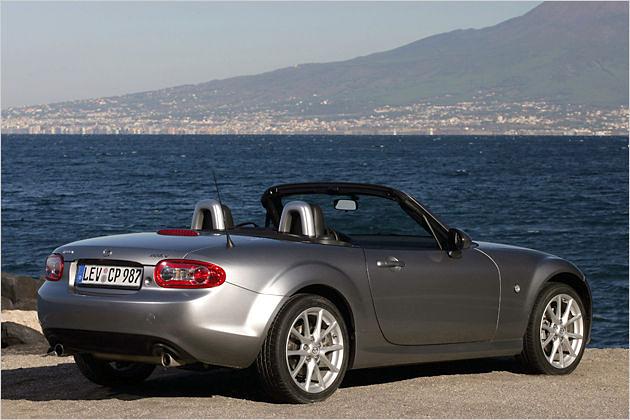 Die hinteren Radhäuser des MX-5 wirken prägnanter als bisher