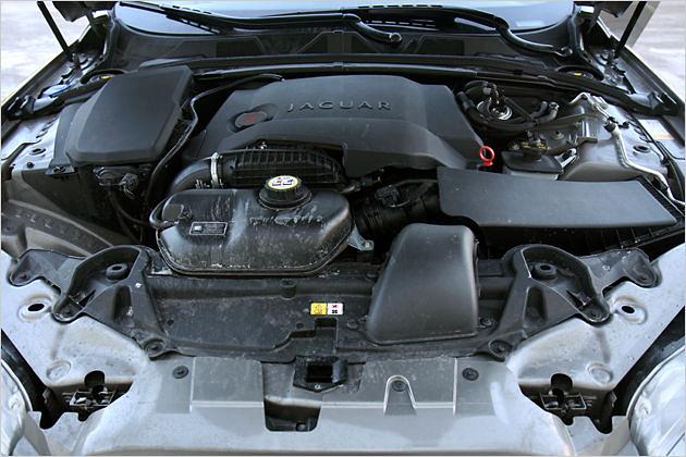Der 2,7-Liter-Selbstzünder unter der Haube des Jaguar leistet 207 PS