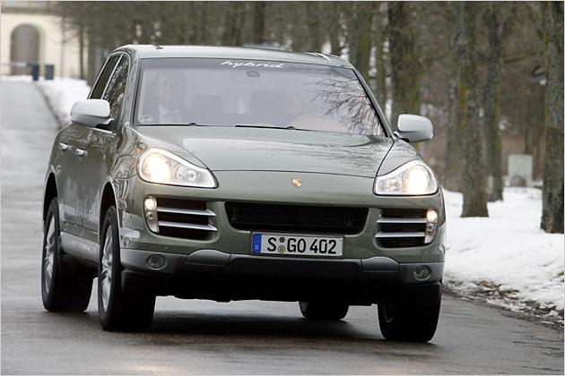 Genau wie der Cayenne S kommt auch der S Hybrid auf eine Höchstgeschwindigkeit von 250 km/h