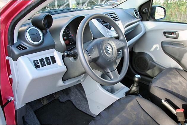 Im Cockpit hat Suzuki an den Materialien gespart