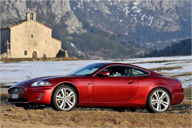Gelungener Blickfang: Der Jaguar XK steht in der Tradition des E-Type