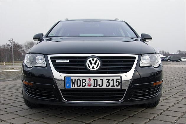 Der BlueMotion-Schriftzug am Grill gehört zu den sichtbarsten Hinweisen