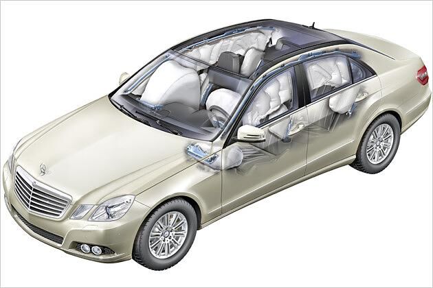 Sieben Airbags gehören zur Sicherheitsausstattung aller Modelle der neuen E-Klasse