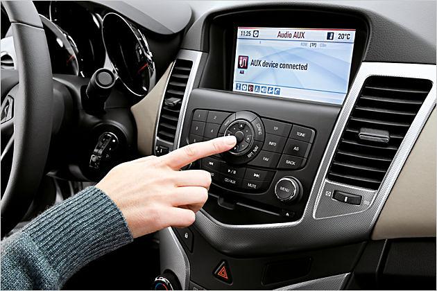 Auch mit externen MP3-Playern geht der Cruze eine Verbindung ein
