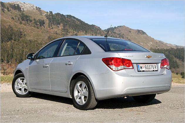 Riesig: Die Rückleuchten des Cruze