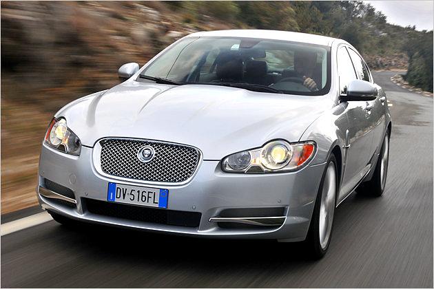 Von vorn deutet nichts auf die Motorisierung des Jaguar XF 5.0 hin