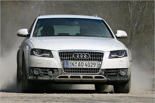 Der vordere Unterfahrschutz ist hochgezogen und bietet Luftschlitze