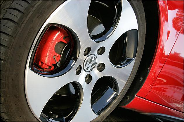 Die Bremssättel des GTI sind immer rot