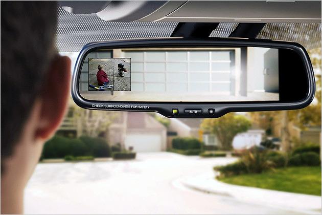Optional zeigt die Rückfahrkamera ihr Bild im Innenspiegel