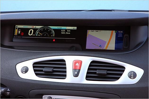 Für 490 Euro ist ein fest installiertes TomTom-Navigationsystem erhältlich