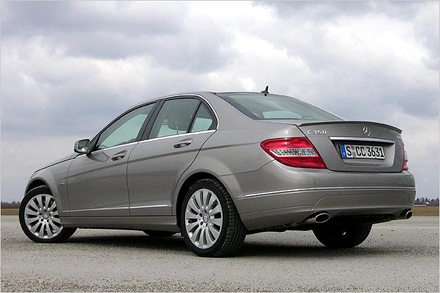 Zu den Besonderheiten des C 350 CGI gehört die AMG-typische Abrisskante auf dem Heckdeckel