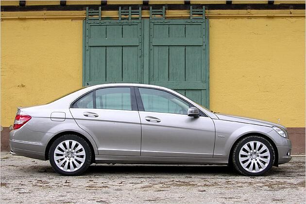 Mit 4,58 Meter Länge ist die C-Klasse etwa so lang wie ein BMW 3er, aber rund 10 Zentimeter kürzer als ein Audi A4