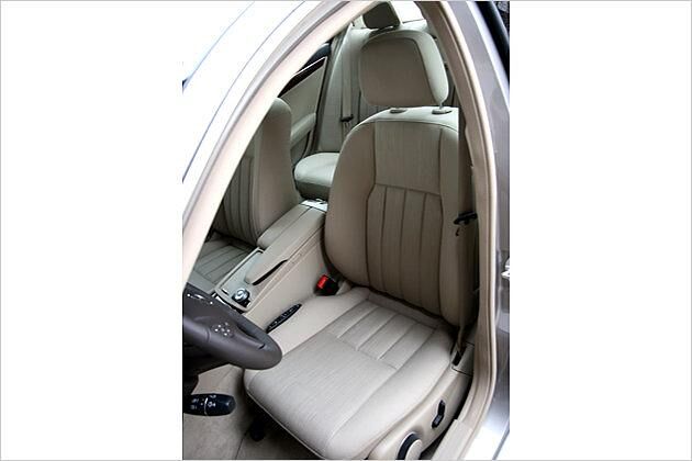 Unser Testwagen besitzt Stoffsitze - Leder gibt es ab 1.940 Euro Aufpreis