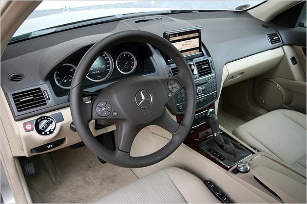 Den C 350 CGI gibt es nicht mit Handschaltung, sondern ausschließlich mit der Siebengang-Automatik 7G-Tronic