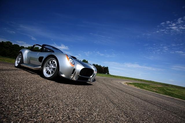 Stark und offen: Neuer AC Roadster mit 800 PS