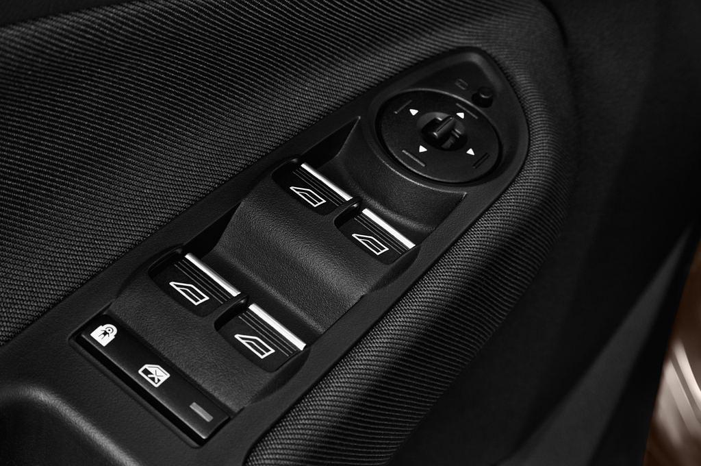 Ford Grand C-Max (Baujahr 2015) Titanium 5 Türen Bedienungselemente Tür